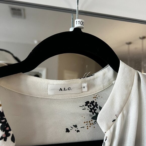 1100 ALC Ty Floral Print Silk Top Size 6 Color White Black - Picture 3 of 5